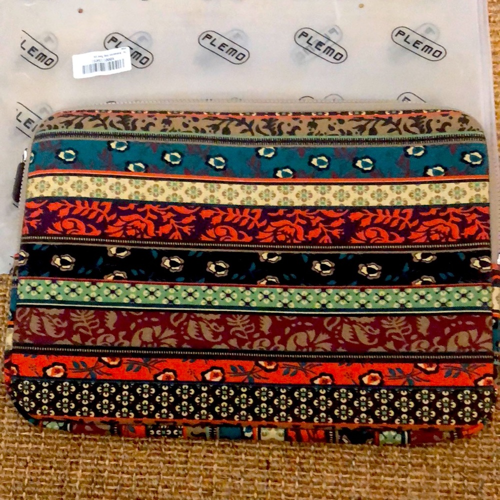 Plemo Canvas Bohemian Style Aztec Print Zippered Laptop Case